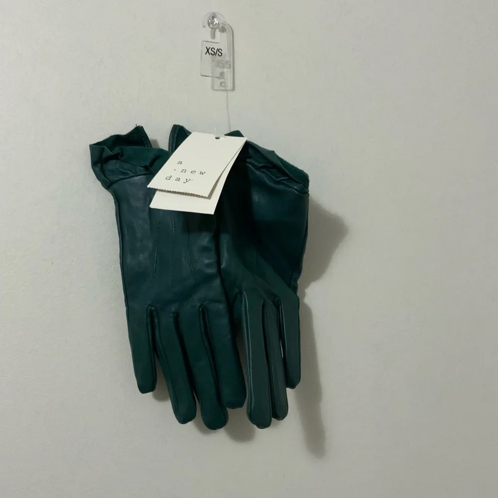 A New Day Size X-Small/Small Teal Leather Gloves